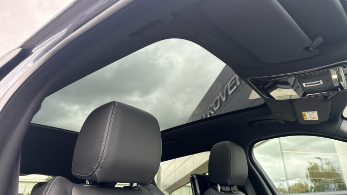 Land Rover Range Rover Velar 3.0 D300 MHEV Belgravia Edition 5dr Auto Diesel Estate - Image 21